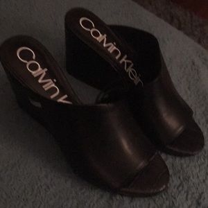 Calvin Klein black embossed snake wedge 6.5-7-7.5